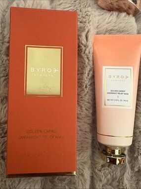 BYROE Golden Carrot Overnight Relief Mask - Peach/Orange